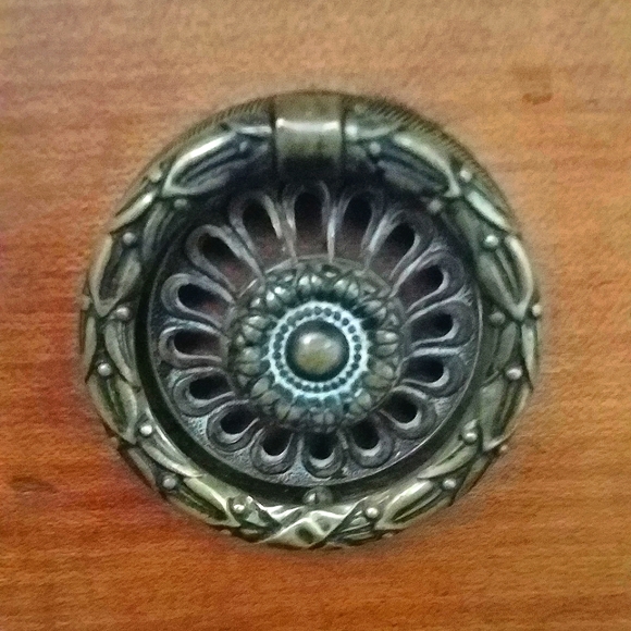 Antique Art Deco Pull Knobs set of 8 - Picture 3 of 14